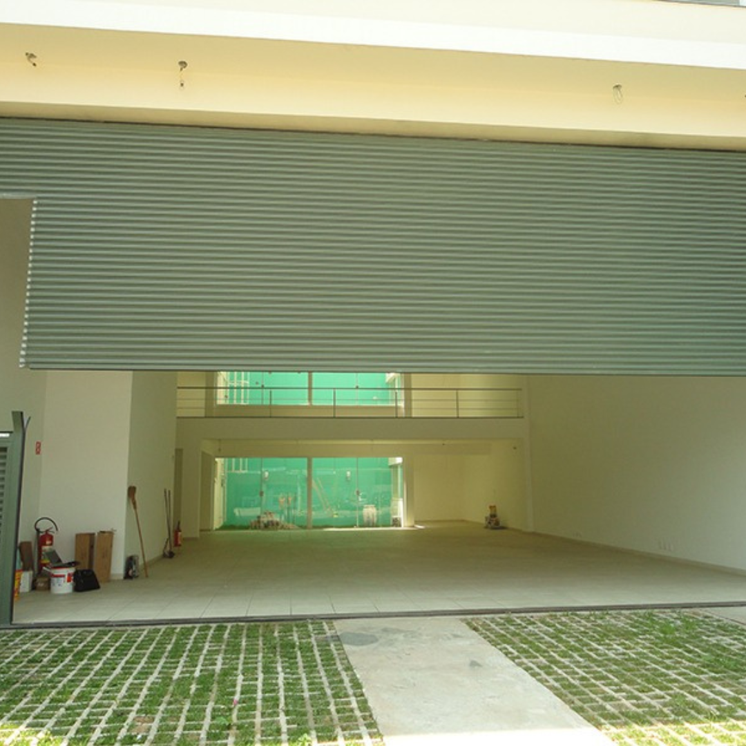 Porta de Enrolar Fechada com Acabamento Resistente | K-Perfil