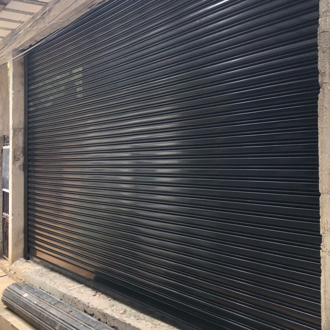 Porta de Enrolar Transvision com Visor Vazado | K-Perfil