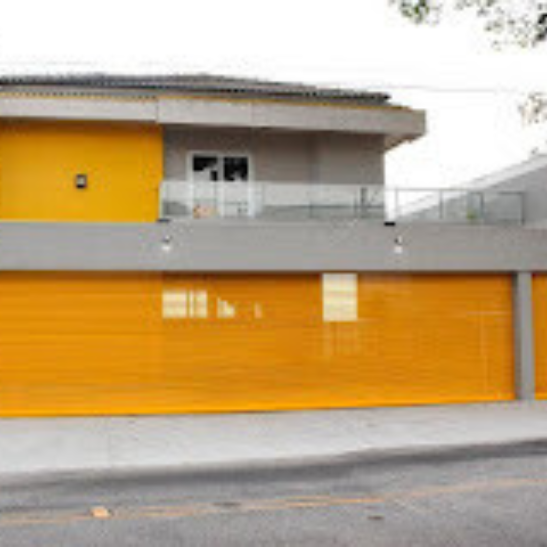 Porta de Enrolar Residencial | Segurança e Discrição para sua Casa