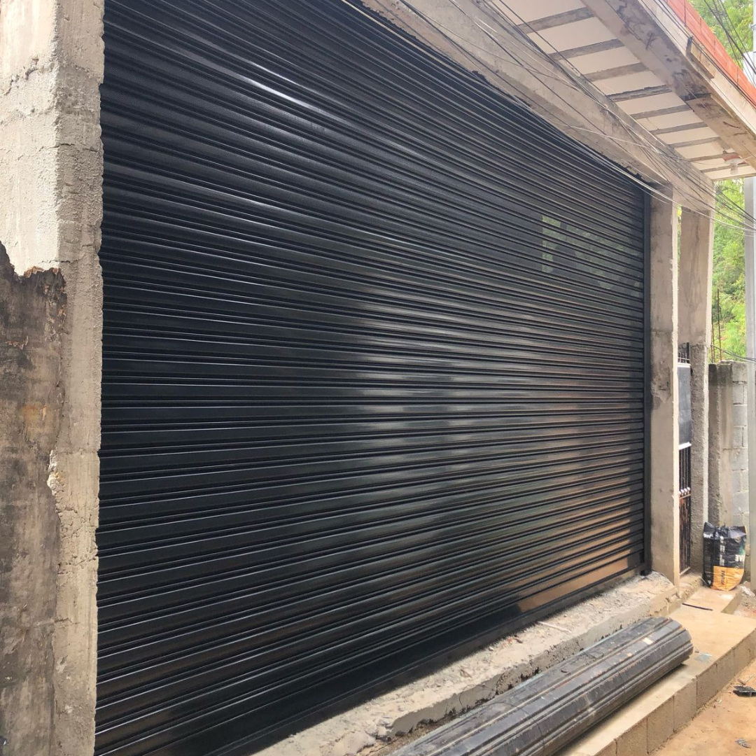 Porta de Ferro de Enrolar para Loja | Resistência e Baixo Custo