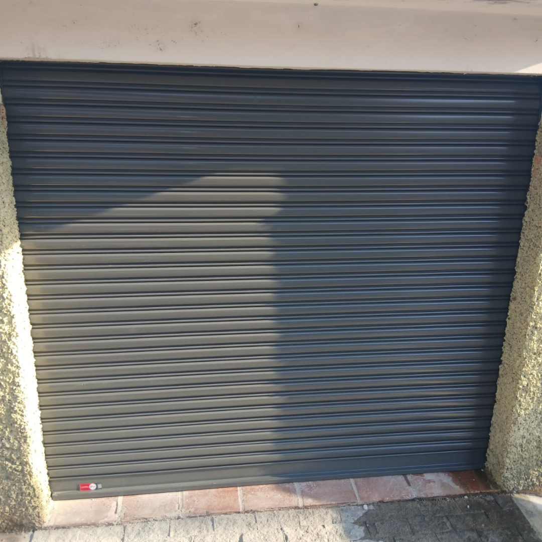 Porta de Aço na Vila Guilherme | Projeto e Instalação Rápida