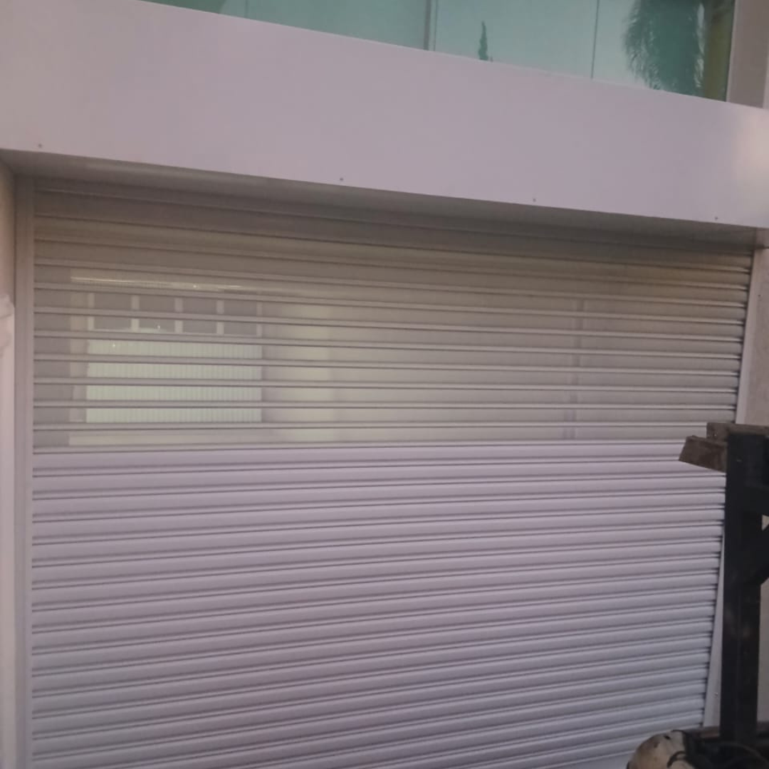 Porta de Aço na Vila Medeiros | Durabilidade e Segurança Imediata