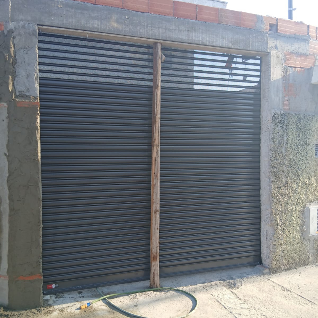 Porta de Aço na Vila Matias – Segurança, Resistência e Instalação Sob Medida