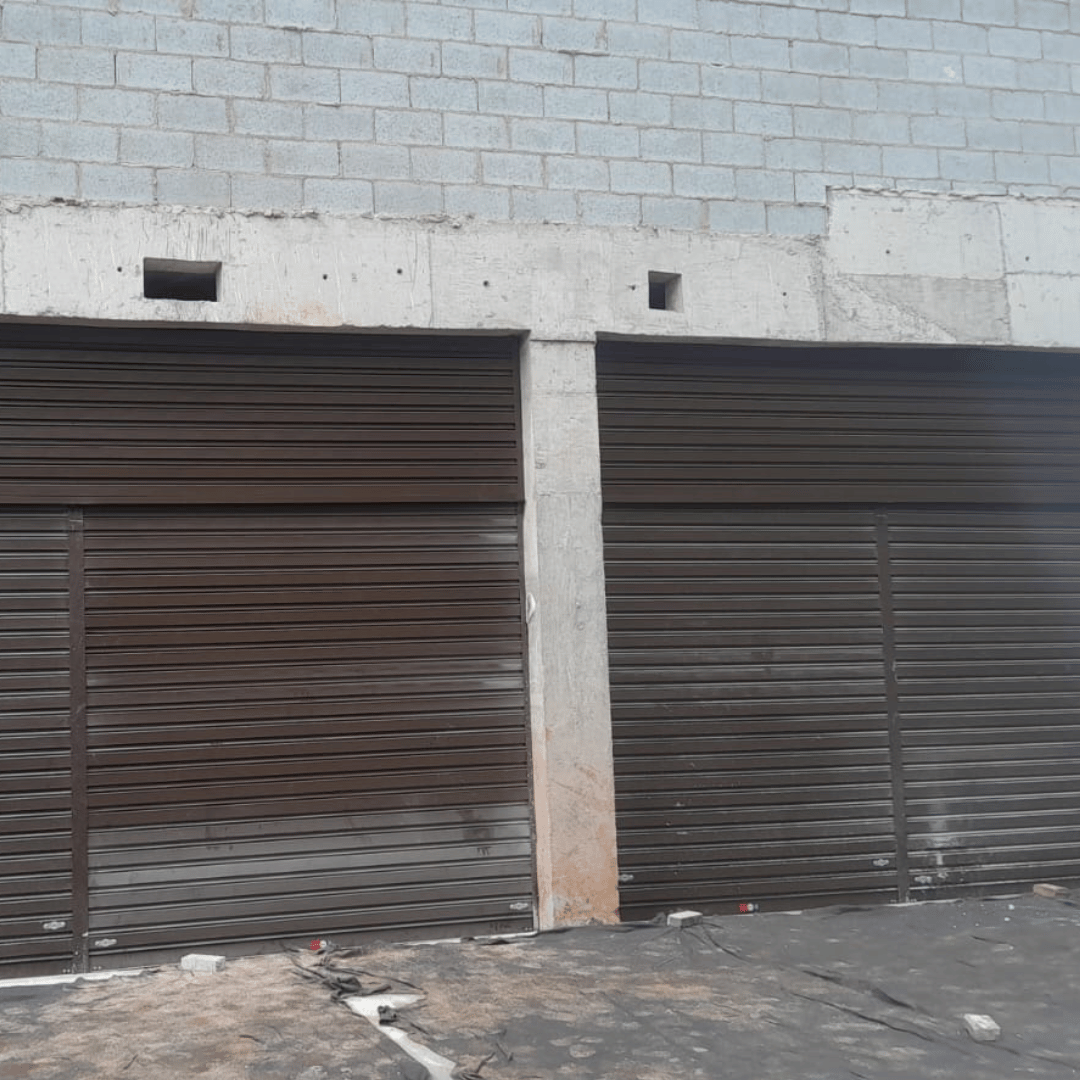 Porta de Aço Automática para Galpão Logístico | Agilidade e Segurança na Operação