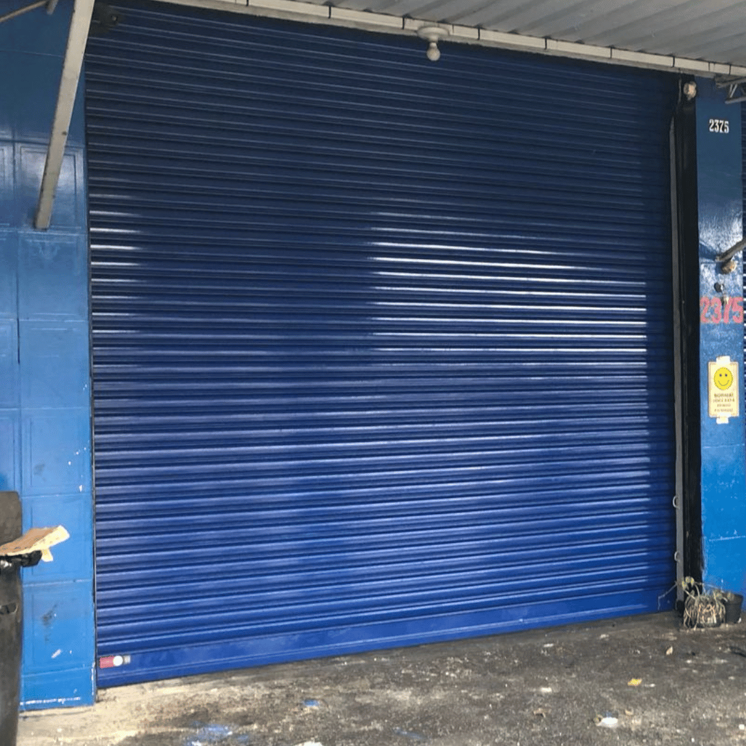 Porta de Aço Manual Industrial | Robustez para Uso Intenso e Ambientes Exigentes