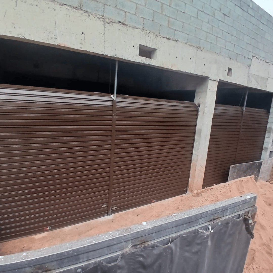 Porta de Aço Automática com Trava Segura 