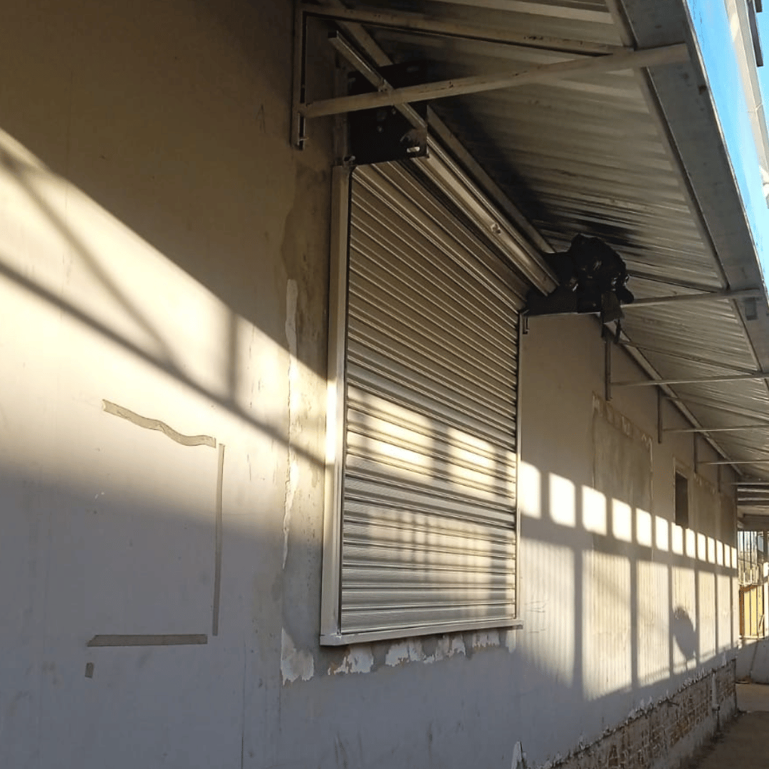 Porta de Aço Automática Alto Desempenho | Eficiência Máxima, Estabilidade e Operação Contínua