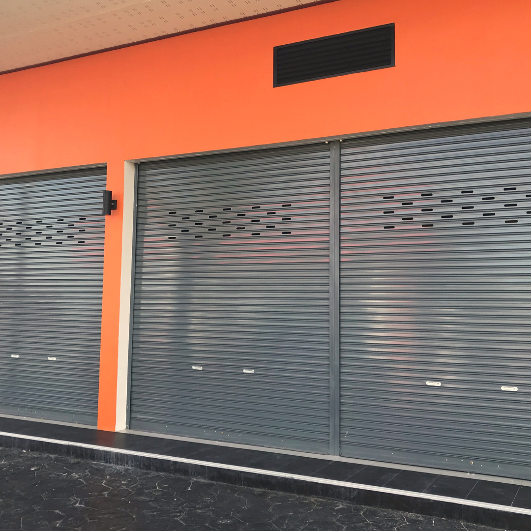Porta de Aço Automática para Lojas Pequenas | Segurança, Economia de Espaço e Automação Inteligente
