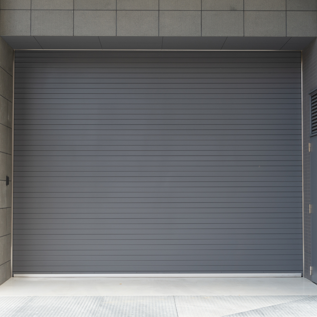 Porta de Aço Automática Vazada | Ventilação, Segurança e Praticidade